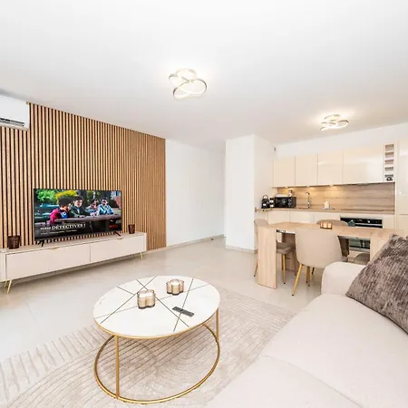 Daire Modern With Terraces, Parking - *